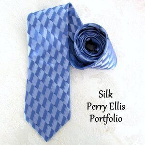 BLUE NECK TIE, SILK PERRY ELLIS NWT GLEAMING GEOMETRIC, 60" x 3 5/8"", SKY BLUE